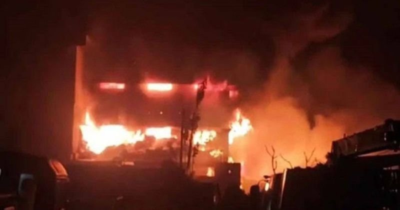 চট্টগ্রামে ঝুটের গুদাম ও প্লাস্টিক কারখানায় ভয়াবহ আগুন